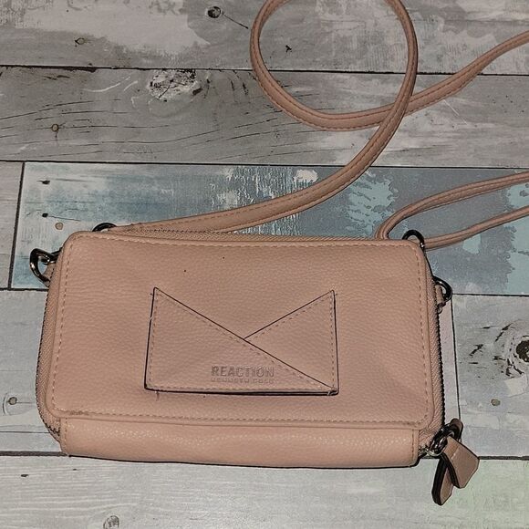 Reaction Kenneth Cole Small Cross Body Purse - Picture 3 of 7